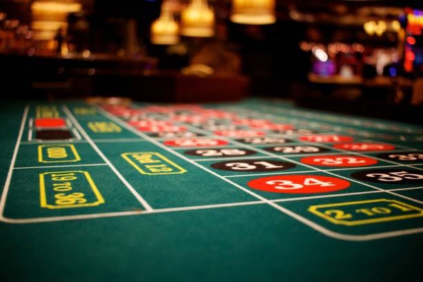 Payout table: symbol values and winning combinations The Dog House payout table and symbol values